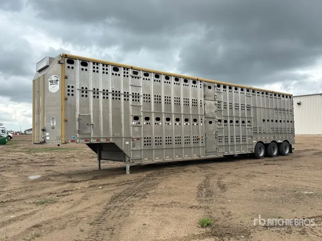 2015 Merritt Cattle Drive Gold Line 53 ft Tri/A Livestock Trailer