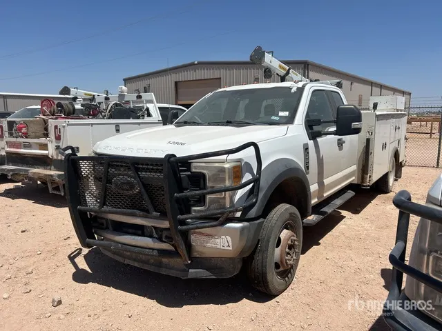 2017 Ford F-550 4x4 Extended Cab Service Truck