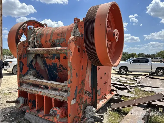 2002 Universal 3254 WRB Jaw Crusher