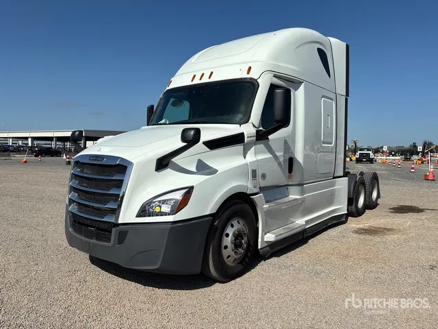 2021 Freightliner Cascadia 126 6x4 T/A Sleeper Truck Tractor