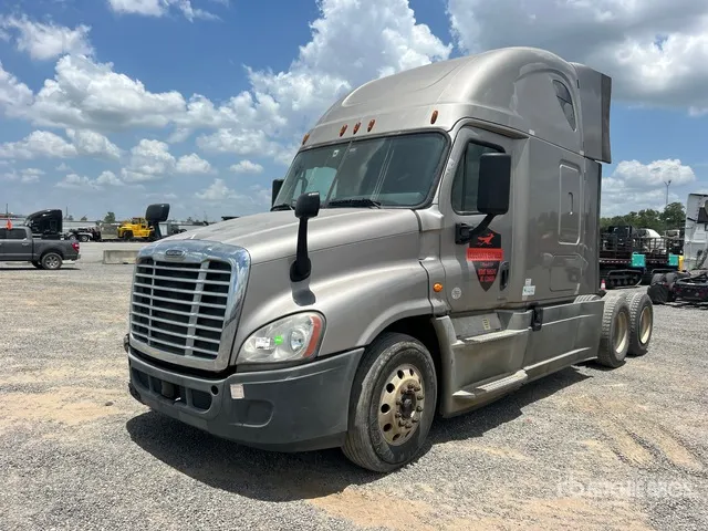 2018 Freightliner Cascadia 125 6x4 T/A Sleeper Truck Tractor