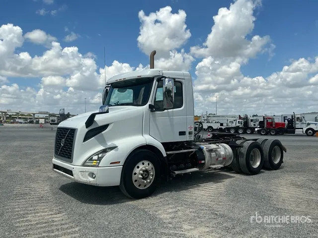 2018 Volvo VNR 6x4 T/A Day Cab Truck Tractor