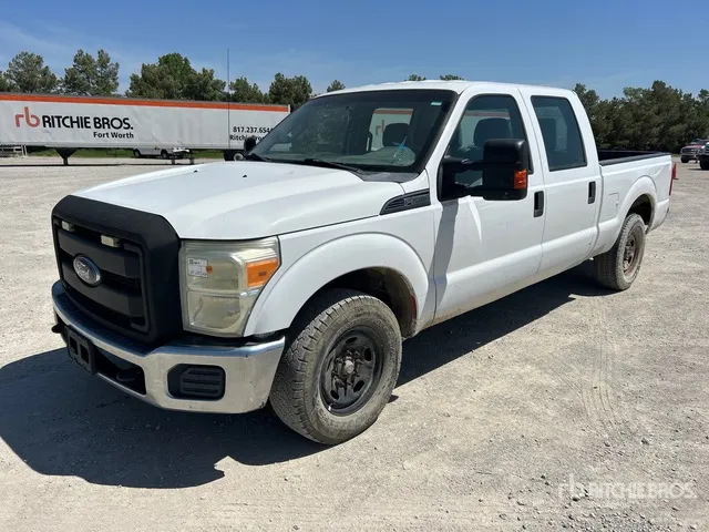 2015 Ford F-250 XL 4x2 Crew Cab Pickup