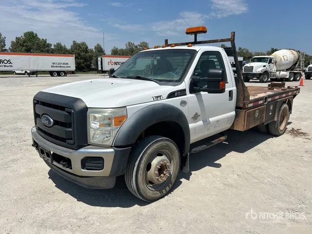 2013 Ford F-550 XL 4x2 Flatbed Truck