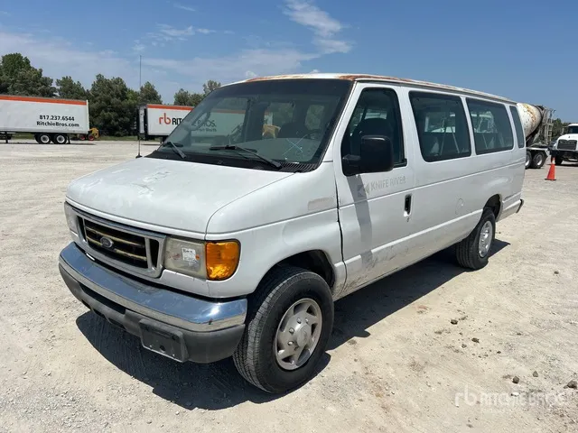 2006 Ford E-350 XLT 14 Passenger Van