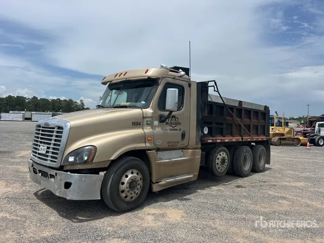 2016 Freightliner Cascadia 125 8x4 Tri/A Dump Truck