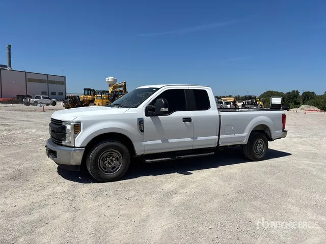 2018 Ford F-250 XL 4x2 Extended Cab Pickup