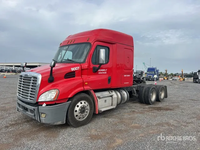 2017 Freightliner Cascadia 113 6x4 T/A Sleeper Truck Tractor