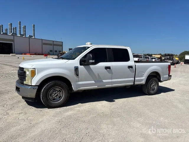 2017 Ford F-250 XL 4x2 Crew Cab Pickup