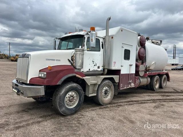 2007 Western Star 4900 8x4 Twin-Steer Vacuum Excavator Truck