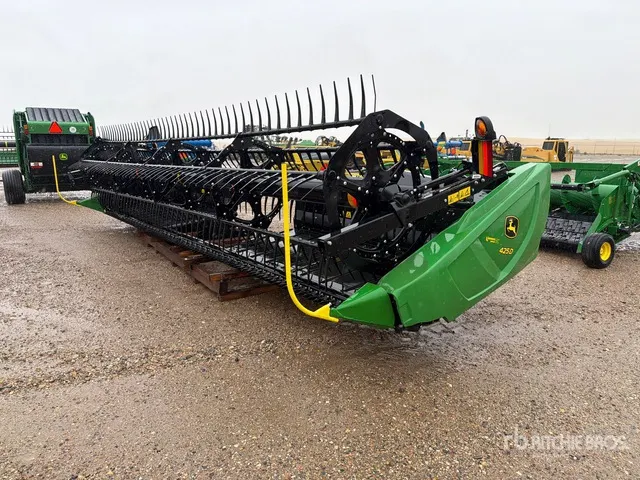 2022 John Deere 425D 25 ft Draper Combine Header