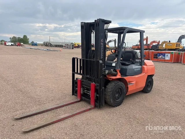2011 Toyota 7FGU35 7050 lb Pneumatic Tire Forklift