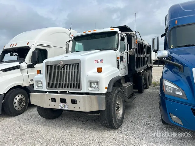 2005 International 5500i 8x4 Tri/A Dump Truck (Inoperable)