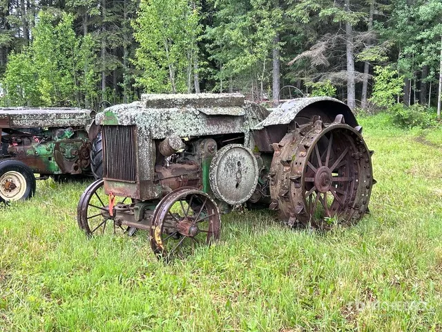 John Deere 2WD Wide Front Antique Tractor