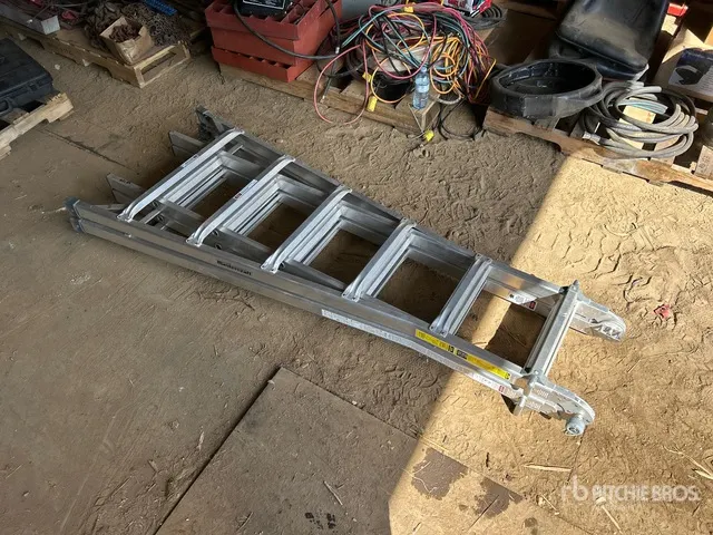 25 Ft MasterCraft Aluminum Ladder