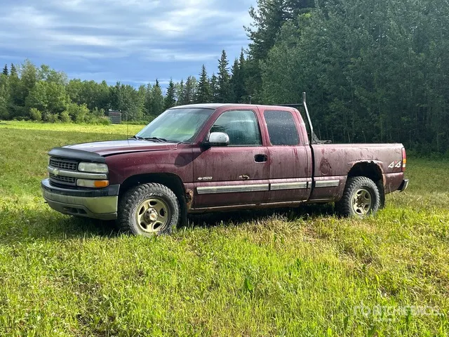2001 Chevrolet 1500 4x4 Extended Cab Pickup (Inoperable)