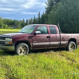 2001 Chevrolet 1500 4x4 Extended Cab Pickup (Inoperable)
