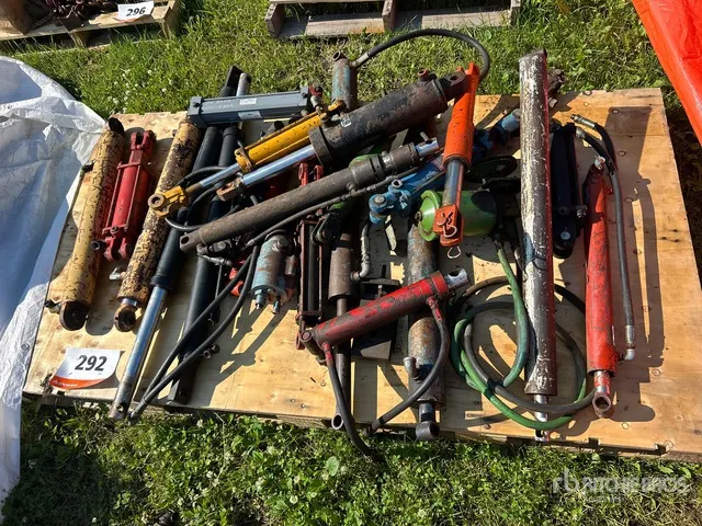 Quantity of Hydraulic Cylinders
