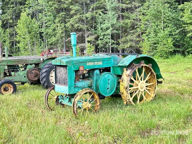 John Deere 2WD Wide Front Antique Antique Tractor