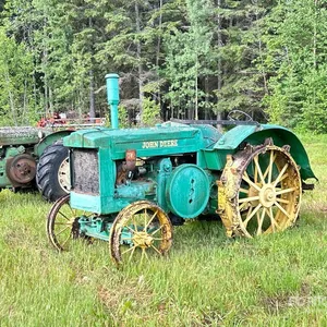 John Deere 2WD Wide Front Antique Antique Tractor