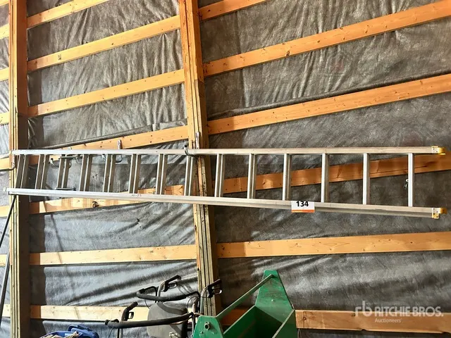 Aluminum 28 ft Ladder