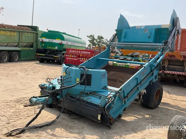 2018 Kassbohrer Gelandefahrzeug Beach Tech 2800 Tow-Behind Hydraulic Beach Cleaner - Fits Tractor