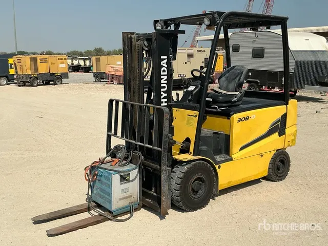 2017 Hyundai 30B-9 3 ton Electric Forklift