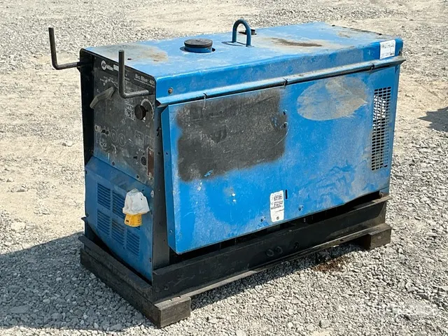 2005 Miller Big Blue 401DX Skid-Mounted Engine Driven Welder (Inoperable)