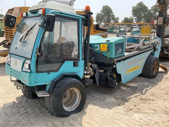 2019 Kassbohrer Beach Tech Ride-On Hydraulic Beach Cleaner