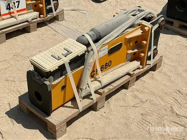 2025 SDCH SDCH680 Hydraulic Breaker - Fits 4 - 7 ton excavators (Unused)