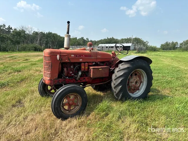 International Super WD6 2WD Tractor