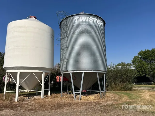 Twister 14H +/- 2200 bu 5 Ring Hopper Grain Bin