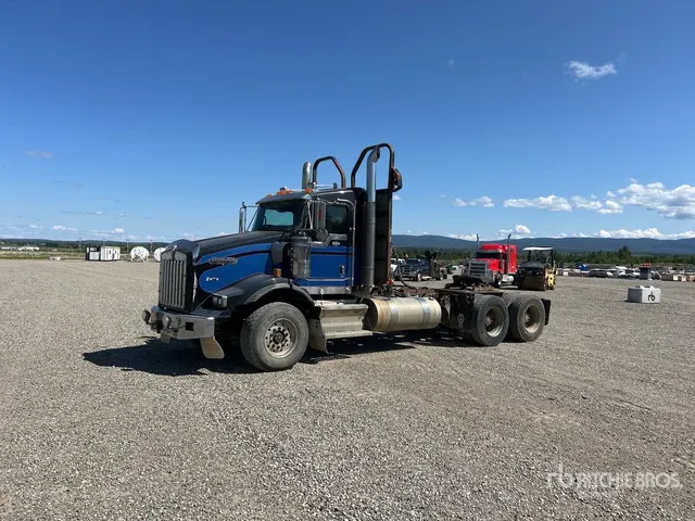 2014 Kenworth T800 6x4 T/A Sleeper Truck Tractor
