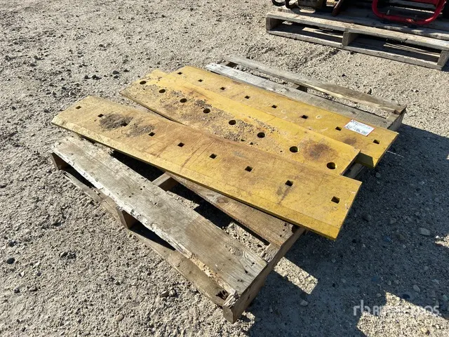 Quantity of (3) Dozer Cutting Edge (Unused) - Fits Komatsu D85-EX