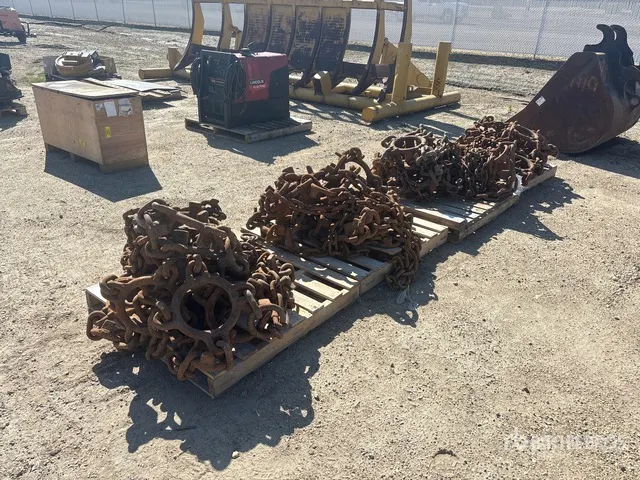 Quantity of (4) Tire Chains