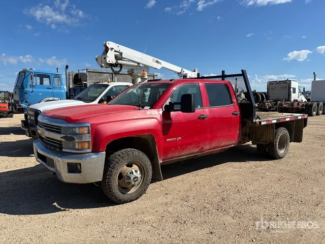 2015 Chevrolet 3500 HD 4x4 Crew Cab Flatbed Truck (Inoperable)