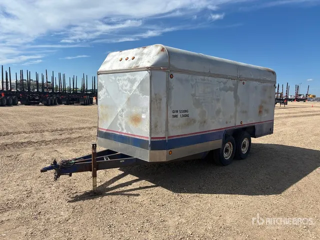 1989 Custom Built 17 ft T/A Enclosed Trailer