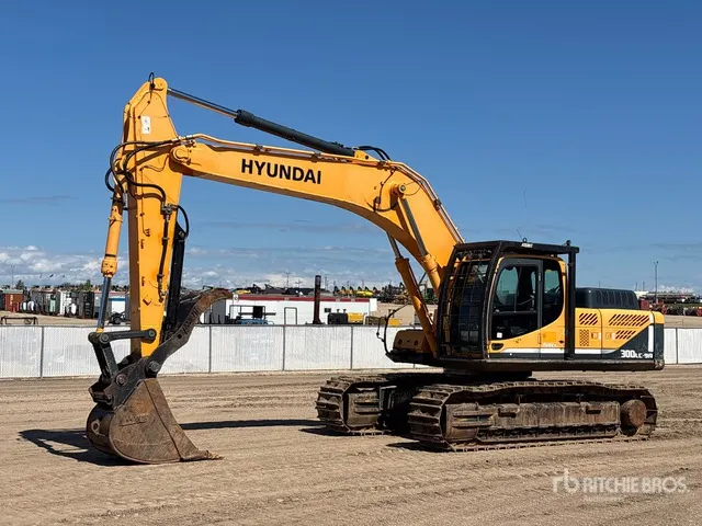 2015 Hyundai Robex 300LC-9A Tracked Excavator