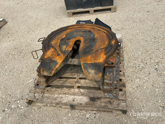 Holland 70 Ton Fifth Wheel