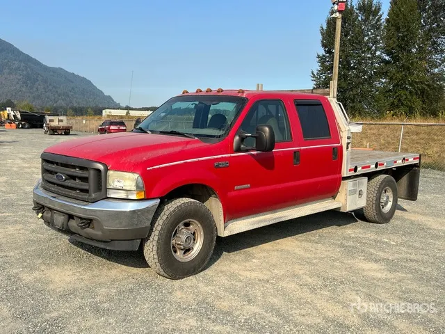2004 Ford F-350 XL 4x4 Crew Cab Flatbed Truck