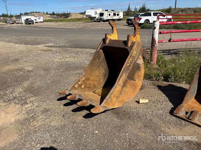 32 in Q/C Digging Excavator Bucket - Fits Cat 320C