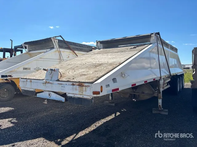 1990 Midland 40 ft Tri/A Belly Dump Trailer