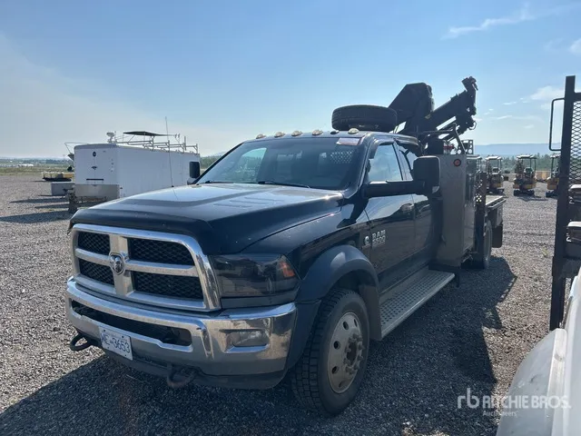 Hiab 077 BS-3 CLX 3350 kg Knuckle Boom on 2014 Ram 5500 4x4 Crew Cab Boom Truck (Inoperable)