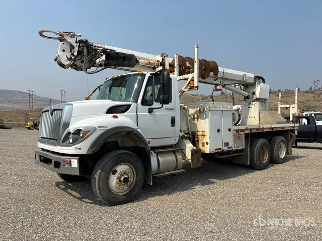 Altec D3060 on 2013 International 7500 6x4 Digger Derrick Truck