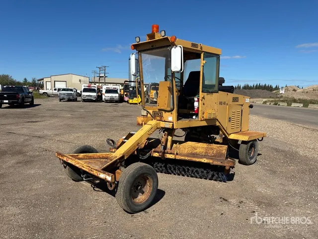 1999 Rosco RB48 Self-Propelled Broom
