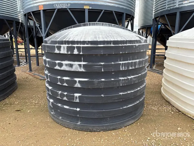 Hold-On 1200 gal Water Tank