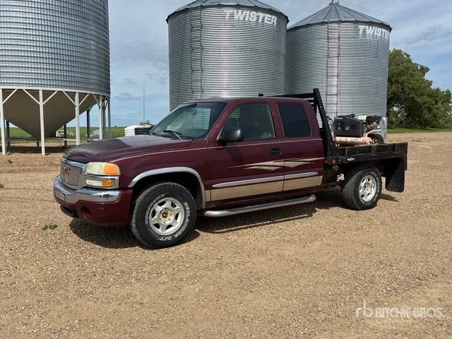 2003 GMC 1500 4x4 Extended Cab Flatbed Truck