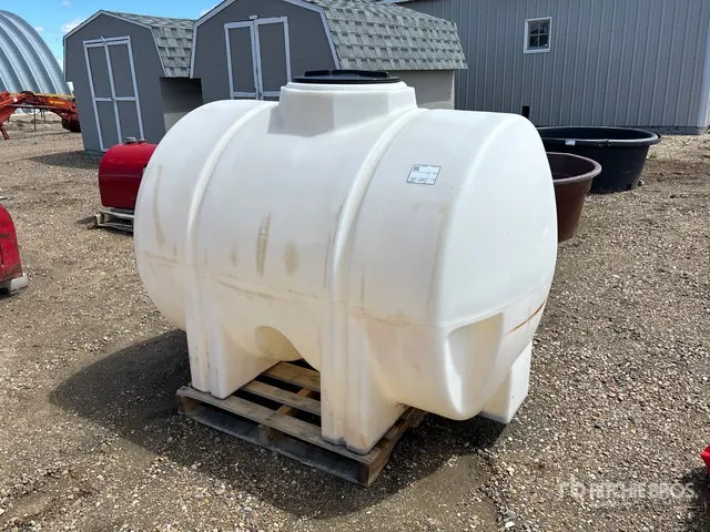 400 gal Poly Water Tank