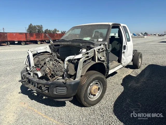 2015 Ford F-250 Extended Cab Cab and Chassis