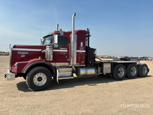 2007 Kenworth T800B 8x6 Sleeper Winch Truck